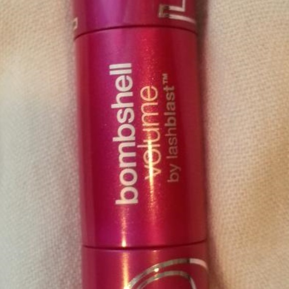 🔥HOT DEAL🔥 Covergirl Bombshell Volume by Lashblast - Picture 2 of 6